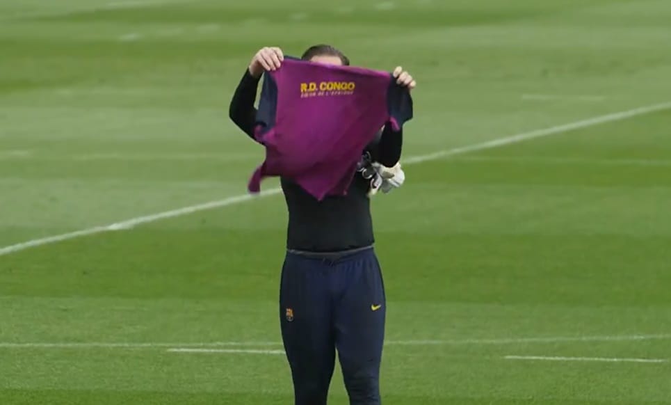 Wojciech Szczęsny bawi się na treningach. Wykonał słynną cieszynkę Leo Messiego [WIDEO] Zdjęcie główne wpisu