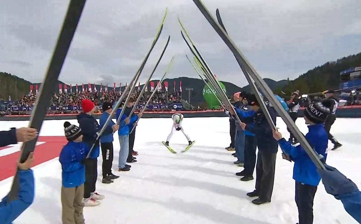 Kamil Stoch zakończył karierę. Tak wyglądał jego ostatni skok [WIDEO] Zdjęcie główne wpisu