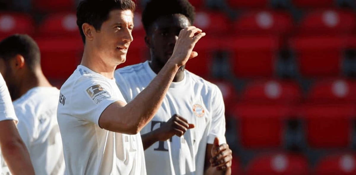 Piękny gest Roberta Lewandowskiego! Zadedykował bramkę… Zdjęcie główne wpisu