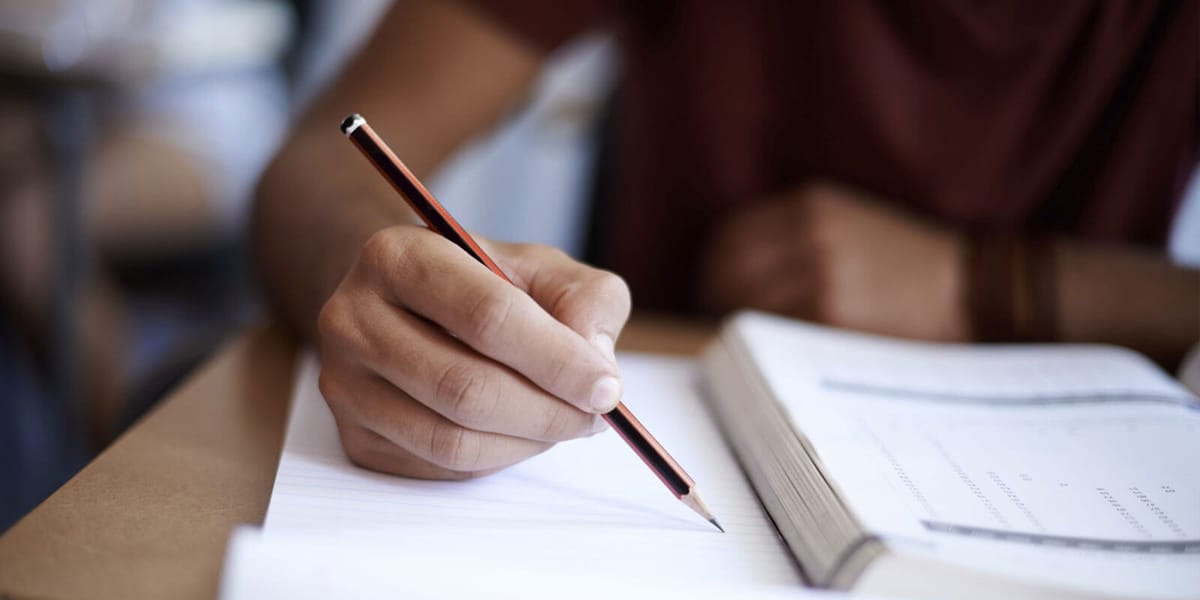 Piłkarze Lechii przeszkadzali uczniom podczas matury? Zdjęcie główne wpisu