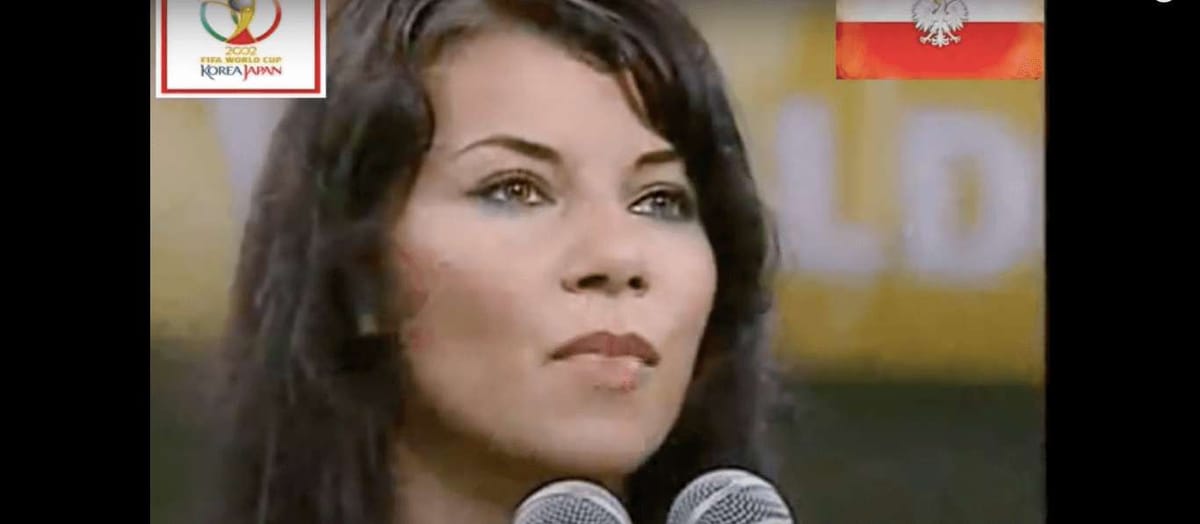 Dokładnie 18 lat temu Edyta Górniak zaśpiewała Hymn Polski. Przypomnijmy to sobie… Zdjęcie główne wpisu