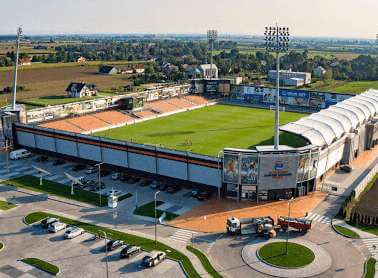 Piłkarz grał w Termalice nielegalnie! Zespół spadnie do strefy spadkowej? Zdjęcie główne wpisu