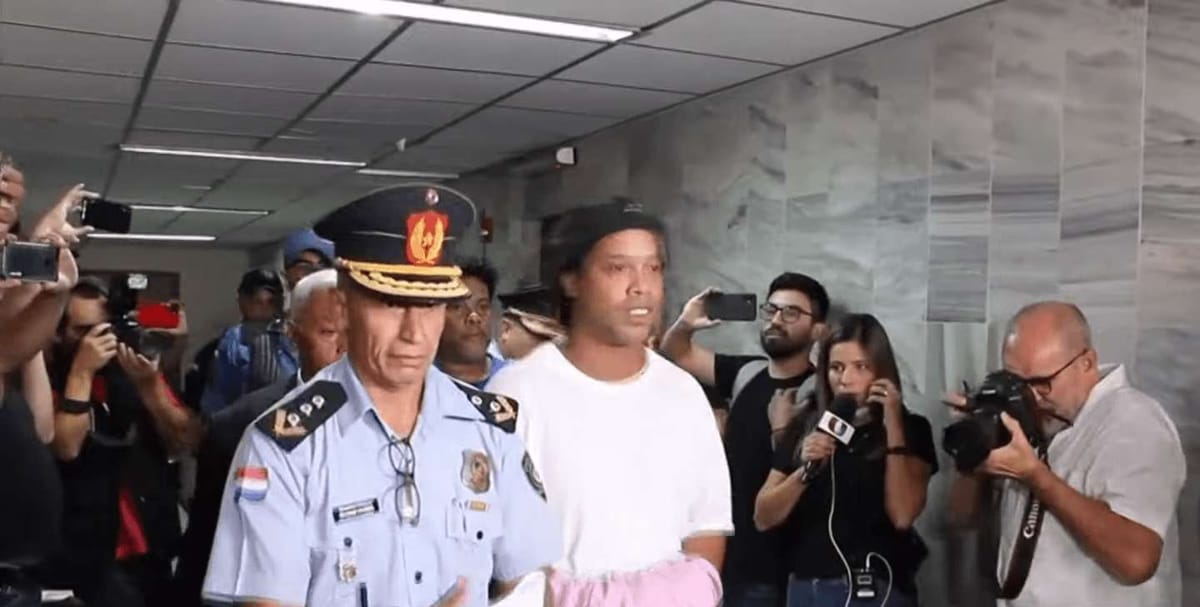 Ronaldinho nie wróci szybko do Brazylii! Sąd odrzucił wniosek Brazylijczyka Zdjęcie główne wpisu