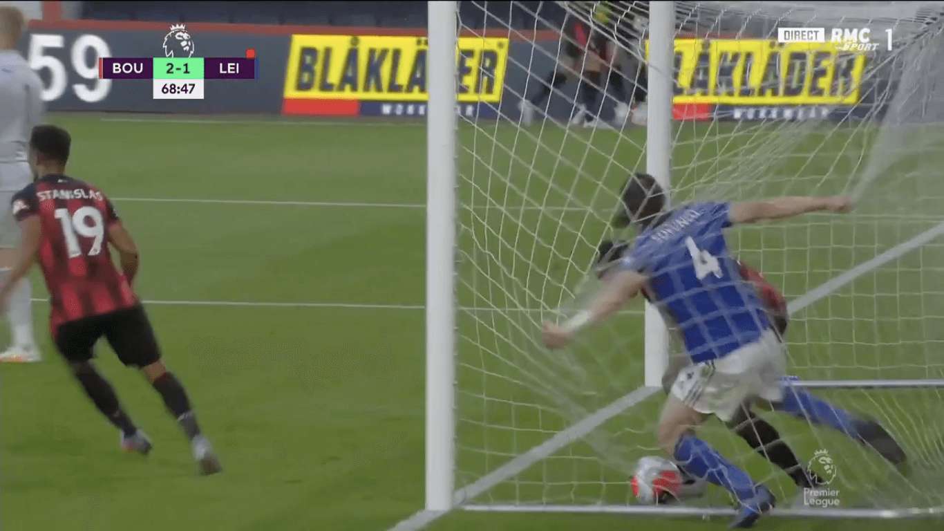 Obrońcy Leicester odcięło prąd! Kopnął przeciwnika [WIDEO] Zdjęcie główne wpisu