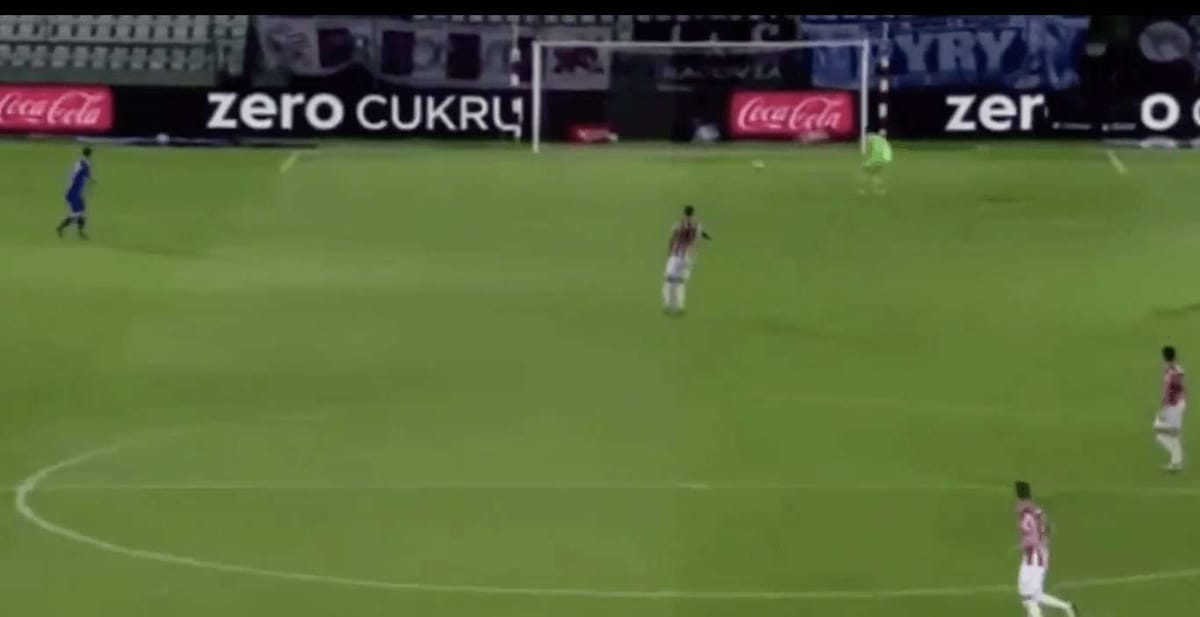 Fatalny błąd bramkarza! Co on zrobił? [WIDEO] Zdjęcie główne wpisu