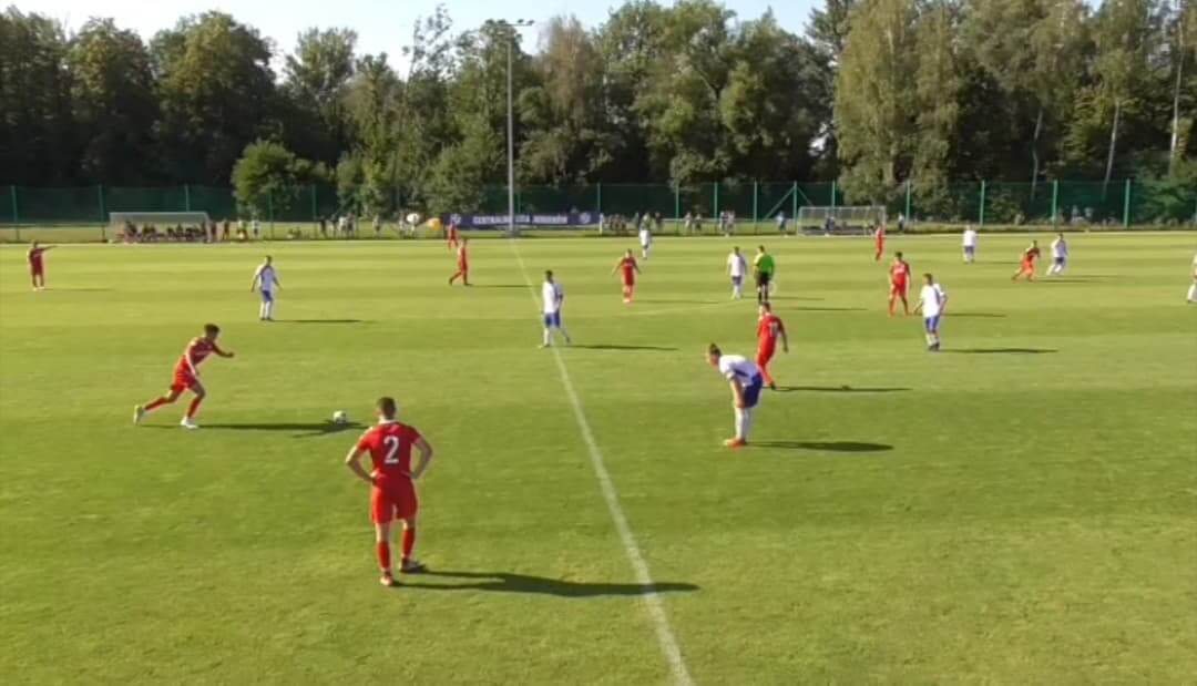 Bramka z rzutu wolnego z ponad 50 metrów? Dla piłkarza Wisły to żaden problem! [WIDEO] Zdjęcie główne wpisu