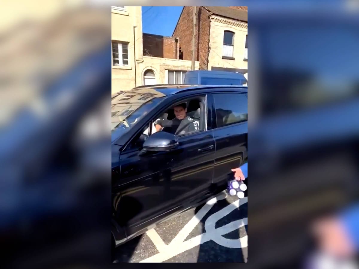 Kibice pokochali Jamesa Rodrigueza! Kolumbijczyk dostał od kibiców mały upominek [WIDEO] Zdjęcie główne wpisu