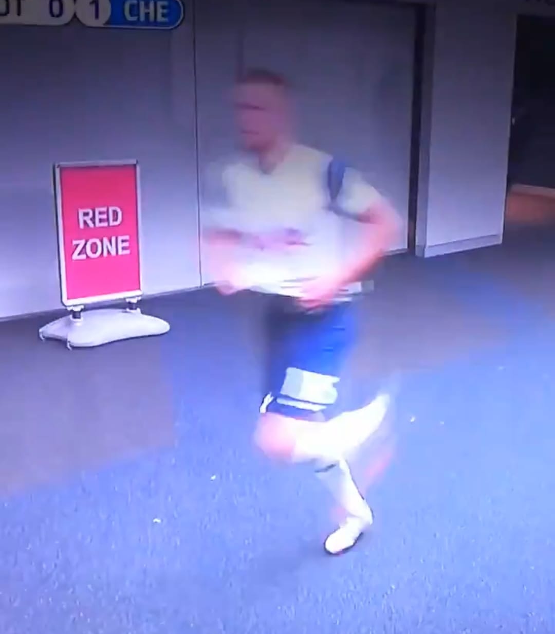 Piłkarz Tottenhamu w trakcie meczu udał się do toalety. Jose Mourinho zaczął go gonić [WIDEO] Zdjęcie główne wpisu