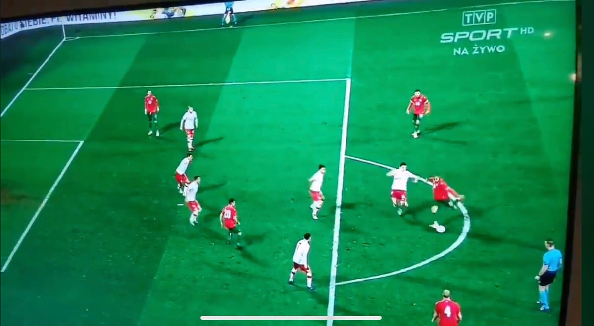 Beznadziejna obrona Polaków! To nie miało prawa wpaść [WIDEO] Zdjęcie główne wpisu