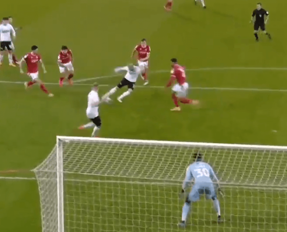 Nieuznany gol Kamila Jóźwiaka. Polak mógł dać zwycięstwo swojej drużynie [WIDEO] Zdjęcie główne wpisu