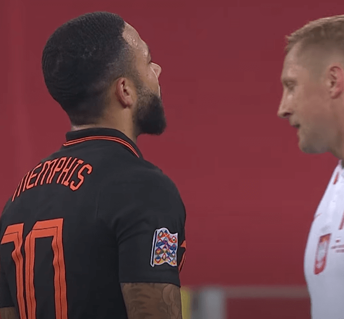 Dziennikarz podsłuchał reakcję Bednarka na grę Depaya. „Zaraz mnie ch*j strzeli…” Zdjęcie główne wpisu