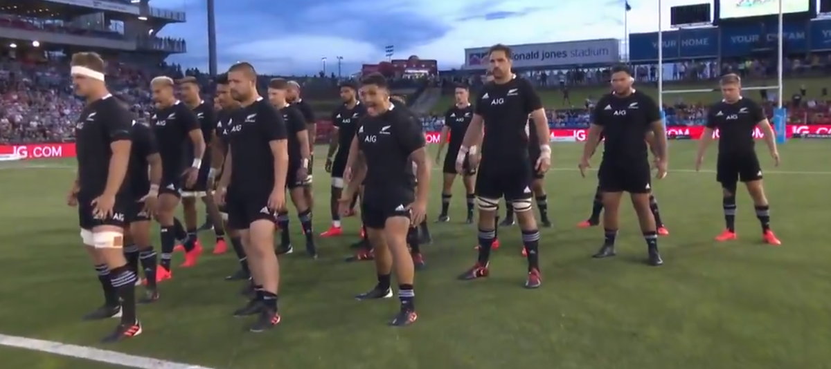 Nowozelandzcy rugbiści uczcili pamięć o Diego Maradonie słynną haką [WIDEO] Zdjęcie główne wpisu