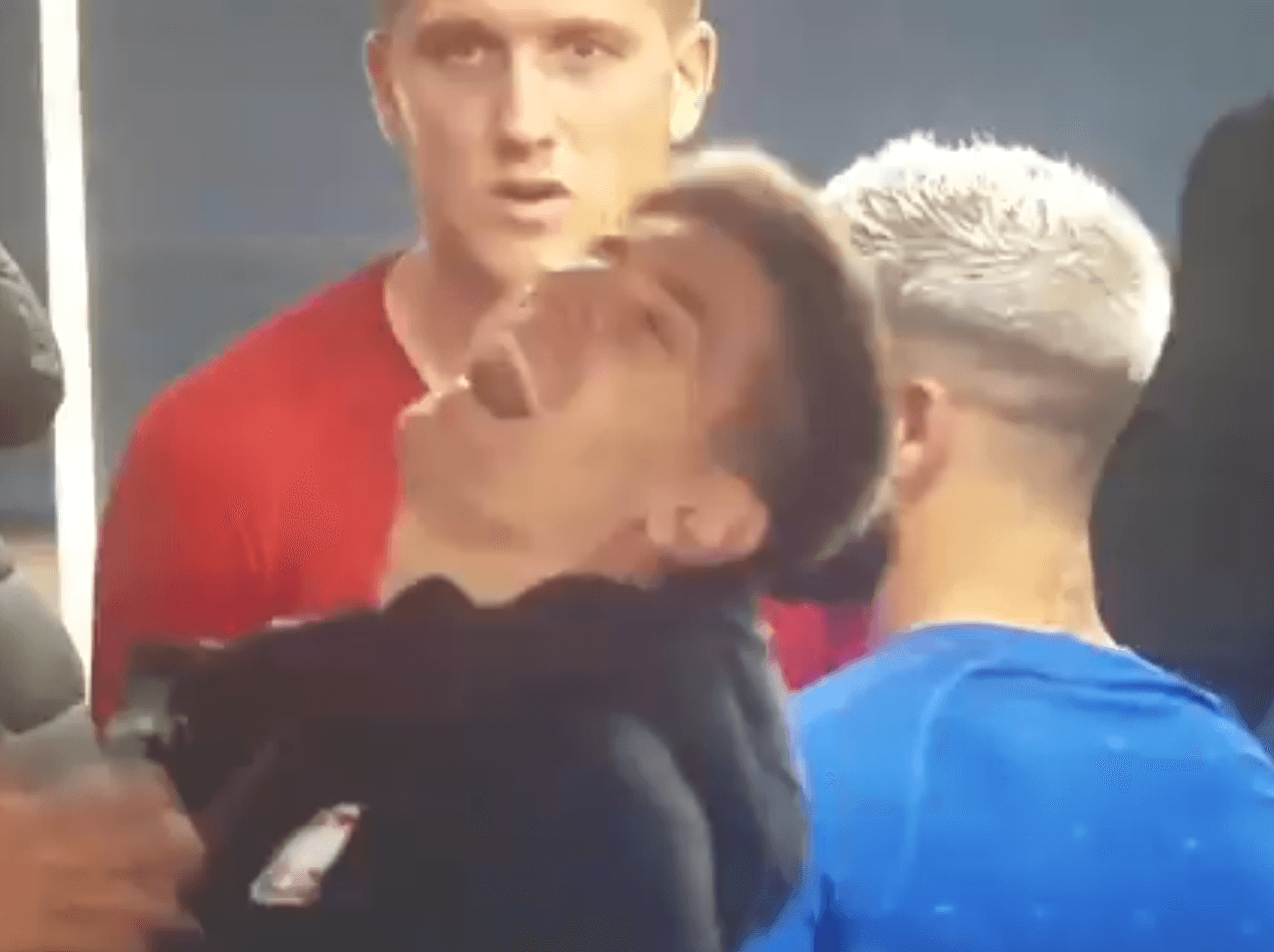 Zaskakujące zachowanie Piątka po meczu z Włochami. „Trochę lodu na głowę” Zdjęcie główne wpisu