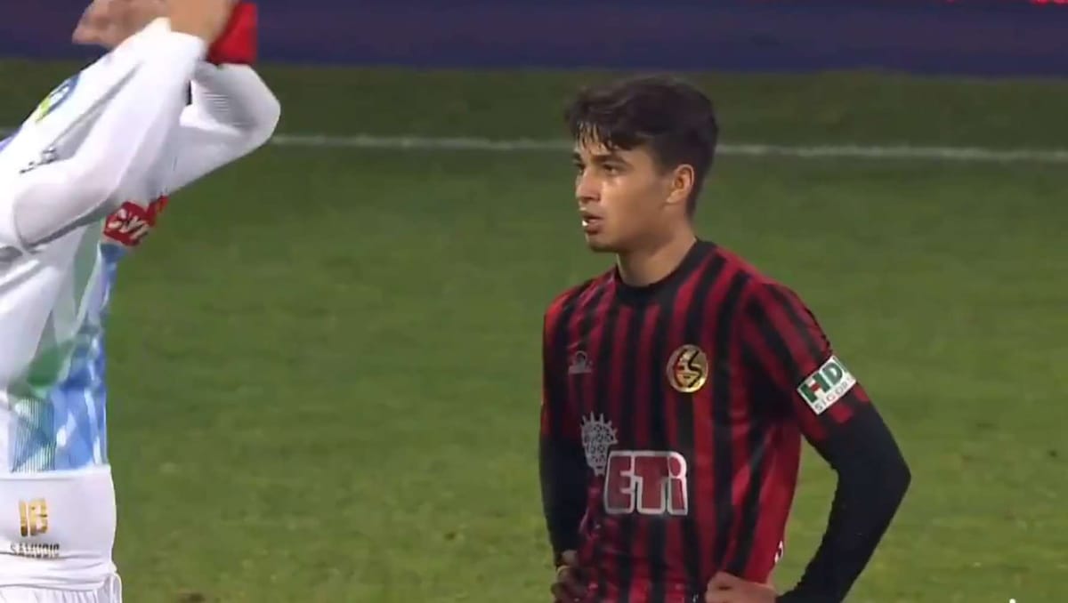 Turecki klub zabronił swoim piłkarzom wymiany koszulek po meczu. Szybka odpowiedź na twitterze [WIDEO] Zdjęcie główne wpisu