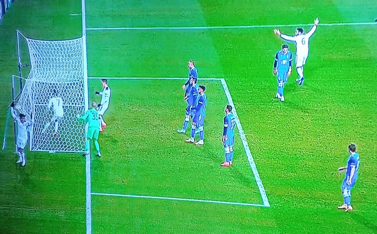 Lech Poznań traci kuriozalną bramkę. Słabe pożegnanie z Europą [WIDEO] Zdjęcie główne wpisu