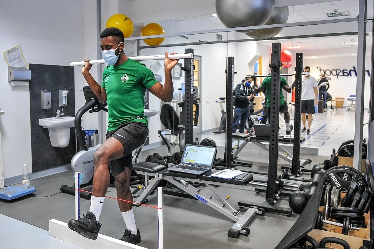 Jego drużyna pokonała Bayern, a teraz trafi do Warty Poznań. Beniaminek dopina transfer z drugiej Bundesligi Zdjęcie główne wpisu