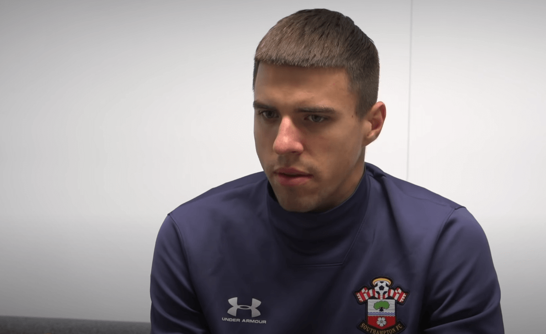 Jan Bednarek z niechlubnym rekordem. Polak strzelił samobója i obejrzał czerwoną kartkę Zdjęcie główne wpisu