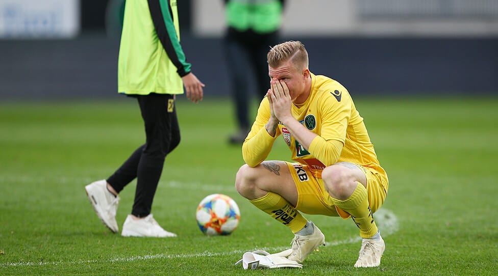 Austriacki bramkarz kontuzjowany. Zaskoczył go… grill. „Będę musiał odpocząć przez tydzień” Zdjęcie główne wpisu