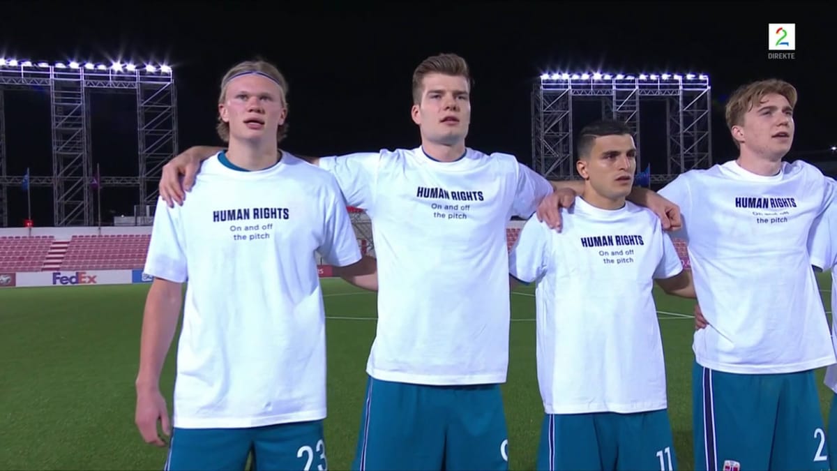 MŚ 2022: Norwegowie nie przestają protestować. Wyszli w specjalnych koszulkach, by wyrazić swoje niezadowolenie Zdjęcie główne wpisu