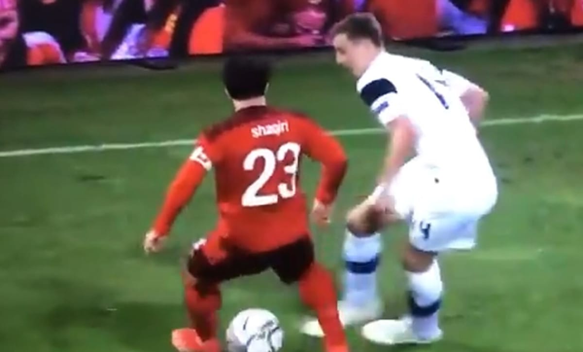 Obrońca Warty Poznań zezłomował zdobywcę Ligi Mistrzów. Wymowna reakcja Shaqiriego [WIDEO] Zdjęcie główne wpisu