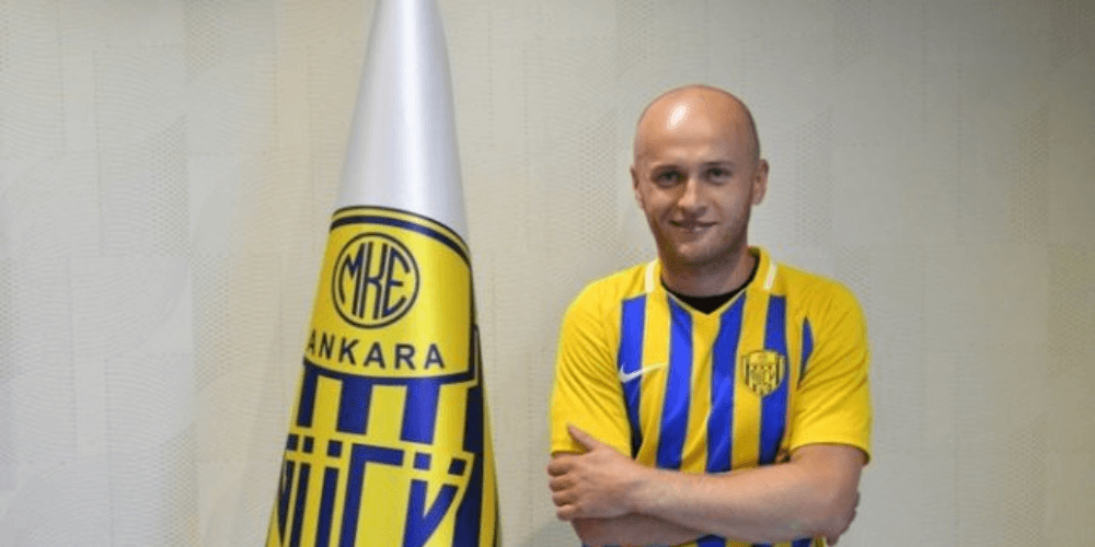 Minister obrony narodowej z Euro 2016 wróci do Ekstraklasy? Michał Pazdan dostał ofertę Zdjęcie główne wpisu