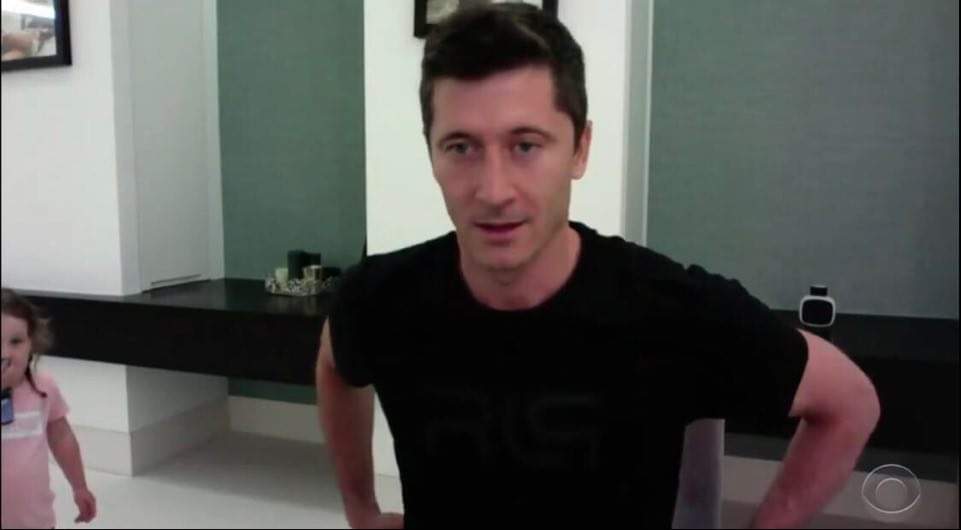 Córka Roberta Lewandowskiego przeszkodziła mu w wywiadzie. „Właśnie mnie woła” [WIDEO] Zdjęcie główne wpisu