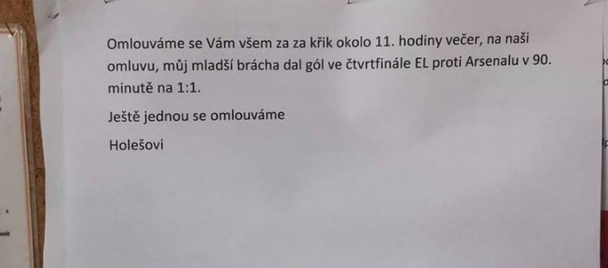 Rodzina piłkarza Slavii Praga przeprasza sąsiadów. „Na usprawiedliwienie, mój młodszy brat strzelił gola Arsenalowi” Zdjęcie główne wpisu