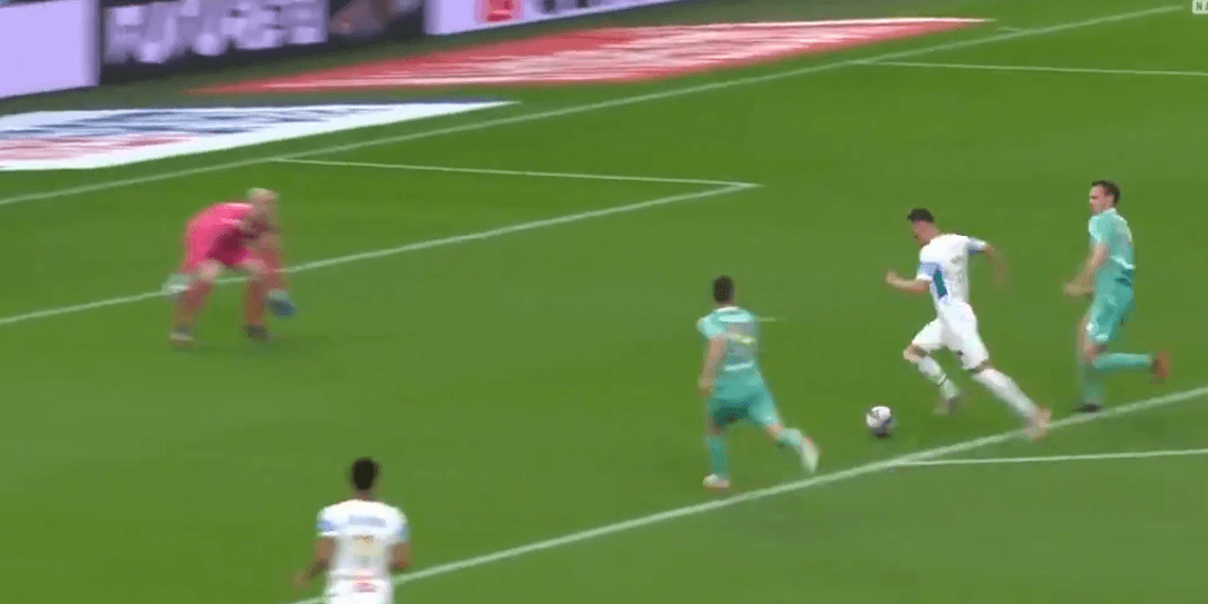 Dublet Milika przeciwko Angers! Łatwo poradził sobie z obrońcami rywali [WIDEO] Zdjęcie główne wpisu