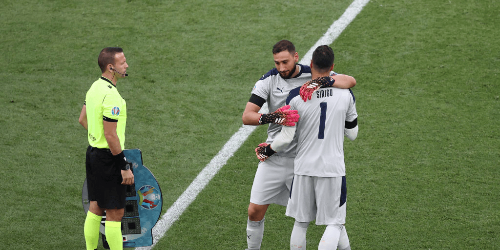 Piękny gest Manciniego w stronę Sirigu. Wiadomo, czemu dał mu zagrać w meczu z Walią Zdjęcie główne wpisu