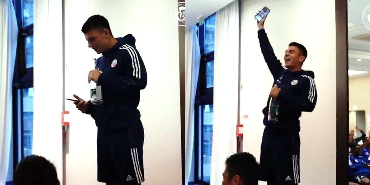 Karol Fila zabłysnął przed nowymi kolegami! Polak zaśpiewał piosenkę disco polo [WIDEO] Zdjęcie główne wpisu