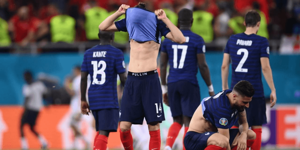 Francuskie brudy wychodzą na wierzch. Konflikty rodziły konflikty, nawet hotel był zły… Zdjęcie główne wpisu