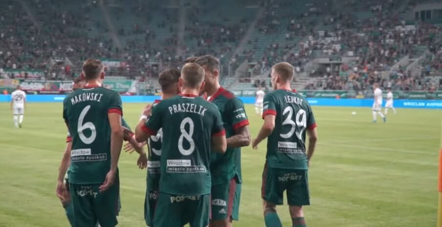 Brutalny faul skomentowany przez samego piłkarza. „Chyba można śmiało powiedzieć, żeby oni zajęli się sędziowaniem” Zdjęcie główne wpisu