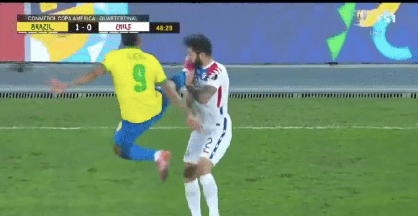 Brutalny faul Gabriela Jesusa! Brazylijczyk pomylił dyscypliny [WIDEO] Zdjęcie główne wpisu