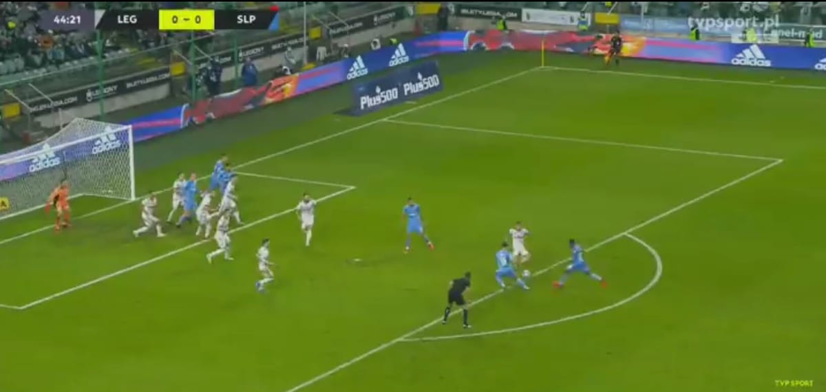 Legia nie radzi sobie w przewadze. Potężny strzał Ekpaia [WIDEO] Zdjęcie główne wpisu
