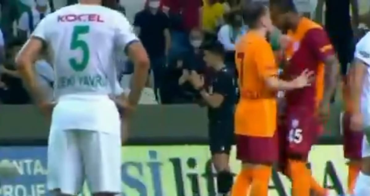 Niecodzienne sceny w lidze tureckiej! Marcao zaatakował kolegę z drużyny [WIDEO] Zdjęcie główne wpisu