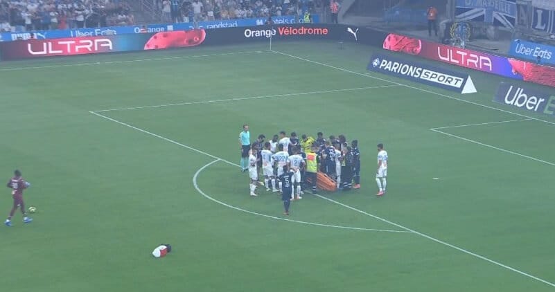 Drastyczne chwile na boiskach Ligue 1. Piłkarz zasłabł w trakcie meczu Zdjęcie główne wpisu