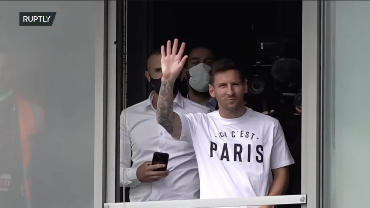 Leo Messi dotarł do Paryża! Argentyńczyk wita się z kibicami [WIDEO] Zdjęcie główne wpisu
