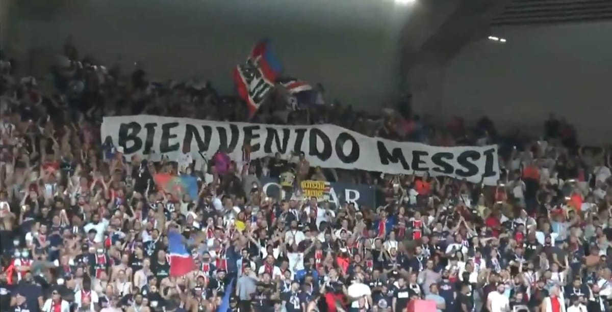 Powitanie Leo Messiego i wygwizdanie Kyliana Mbappe. Kibice PSG dali o sobie znać [WIDEO] Zdjęcie główne wpisu