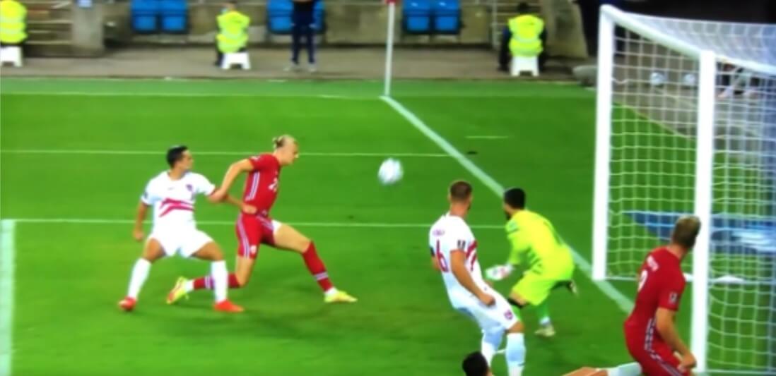 Co za pudło Erlinga Haalanda przeciwko Gibraltarowi. Norweg nie trafił do siatki z dwóch metrów [WIDEO] Zdjęcie główne wpisu