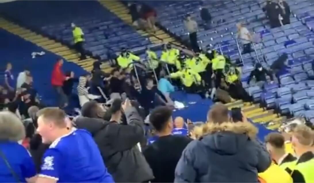 Gorąco na trybunach King Power Stadium. Bijatyka kibiców Leicester i Napoli [WIDEO] Zdjęcie główne wpisu