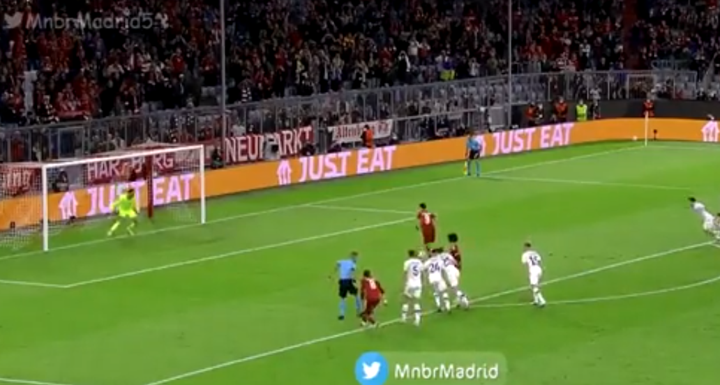 Lewandowski jak zwykle bezbłędny! Polak z kolejną bramką w Lidze Mistrzów [WIDEO] Zdjęcie główne wpisu