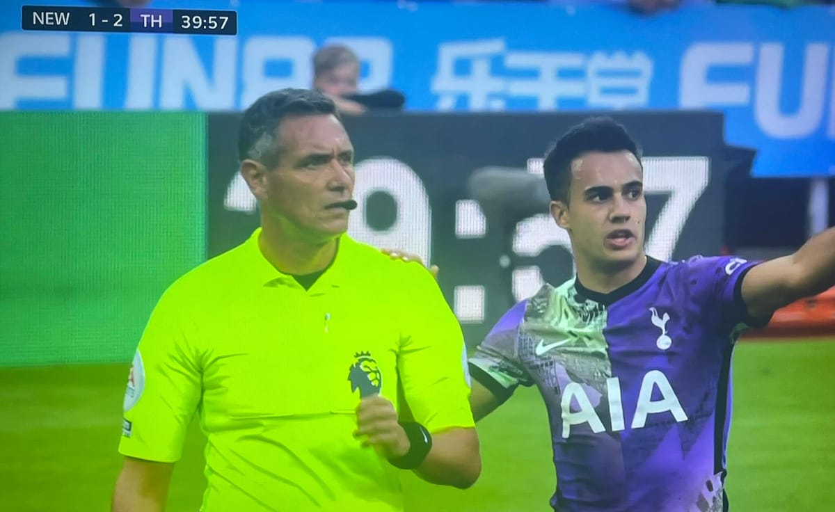 Spotkanie Newcastle – Tottenham przerwane! Służby walczą o życie kibica Zdjęcie główne wpisu