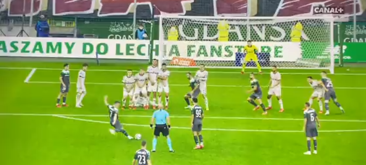 Niesamowite uderzenie Gajosa! Lechia prowadzi Legią [WIDEO] Zdjęcie główne wpisu