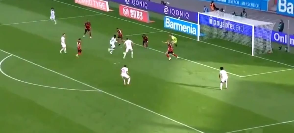 Robert Lewandowski z drugim trafieniem. Bayern miażdży Aptekarzy [WIDEO] Zdjęcie główne wpisu