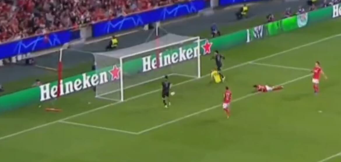 Robert Lewandowski z kolejnym trafieniem w Lidze Mistrzów. Benfica na kolanach [WIDEO] Zdjęcie główne wpisu