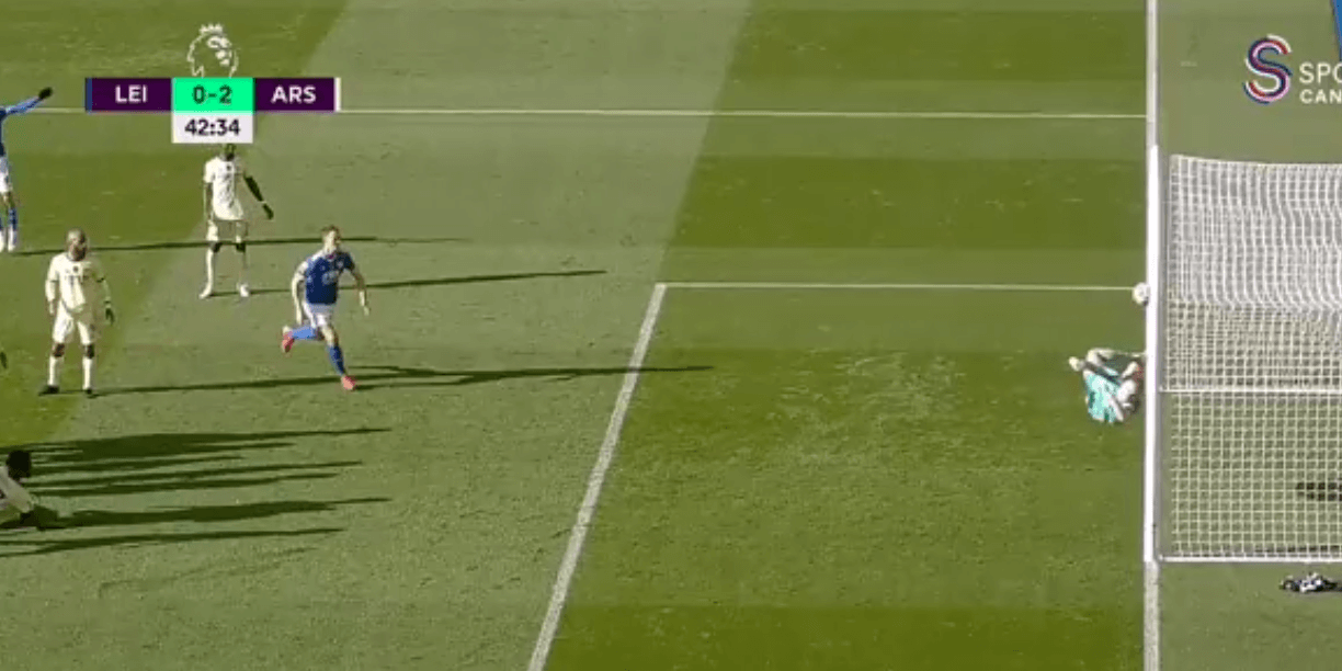 Co za interwencja bramkarza Arsenalu! Wielki chaos w polu karnym [WIDEO] Zdjęcie główne wpisu