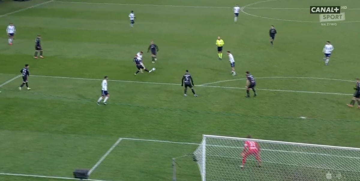 Podolski się rozkręca! Niesamowita bramka [WIDEO] Zdjęcie główne wpisu