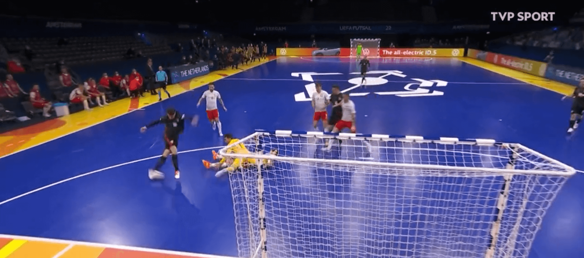 Horvat zabawił się z polską defensywą. Ciężki początek mistrzostw Europy [WIDEO] Zdjęcie główne wpisu