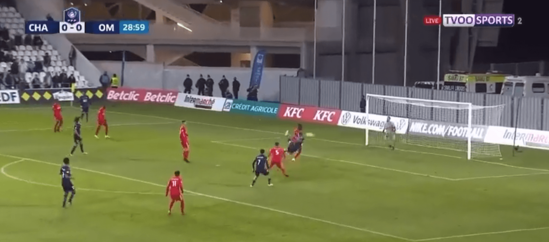 Milik na prowadzenie! Pewny strzał z powietrza [WIDEO] Zdjęcie główne wpisu