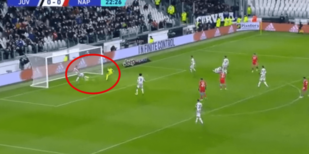 Niefortunna interwencja Szczęsnego w meczu z Napoli. Zawalił gola Juventusowi? [WIDEO] Zdjęcie główne wpisu